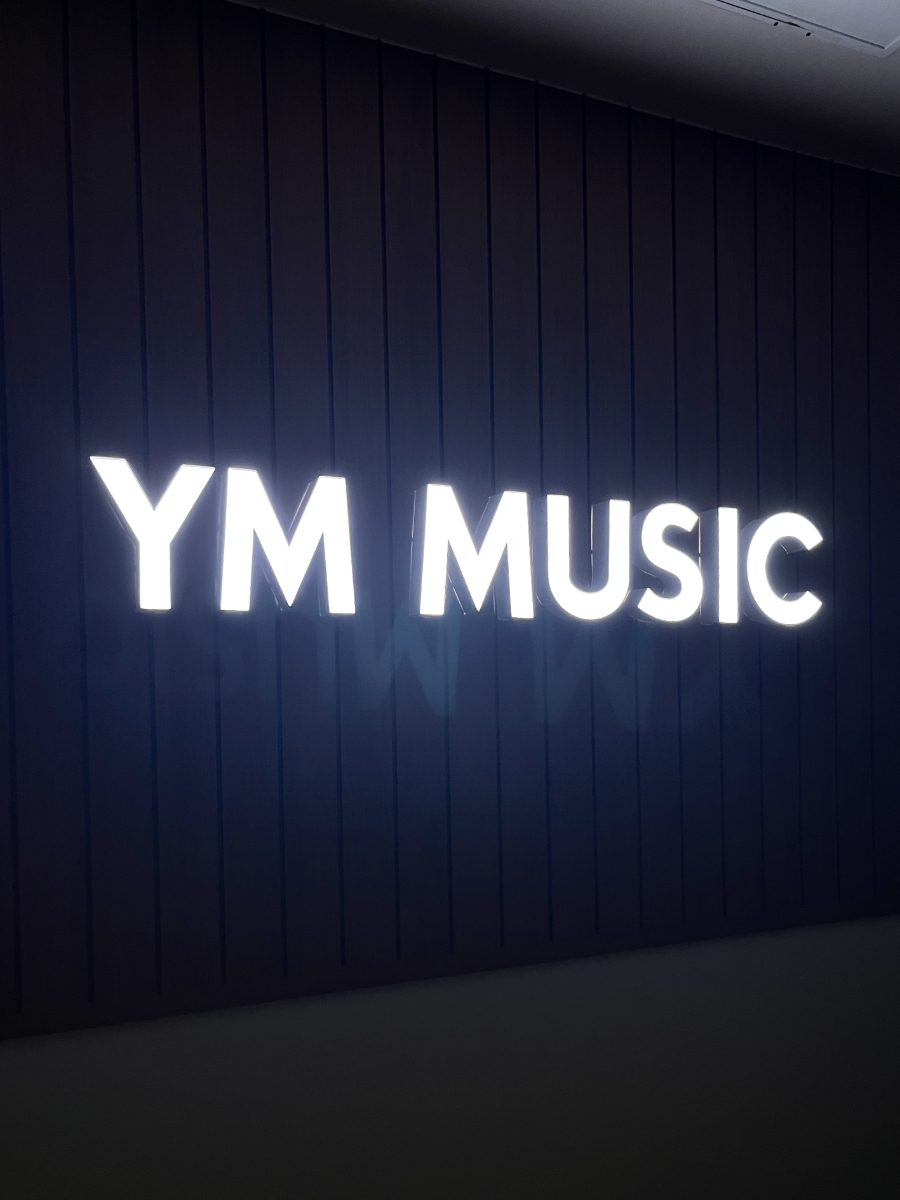 YM MUSIC 사인